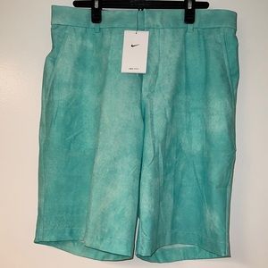 Nike Golf Men’s Shorts, in gently used condition . No signs of wear.